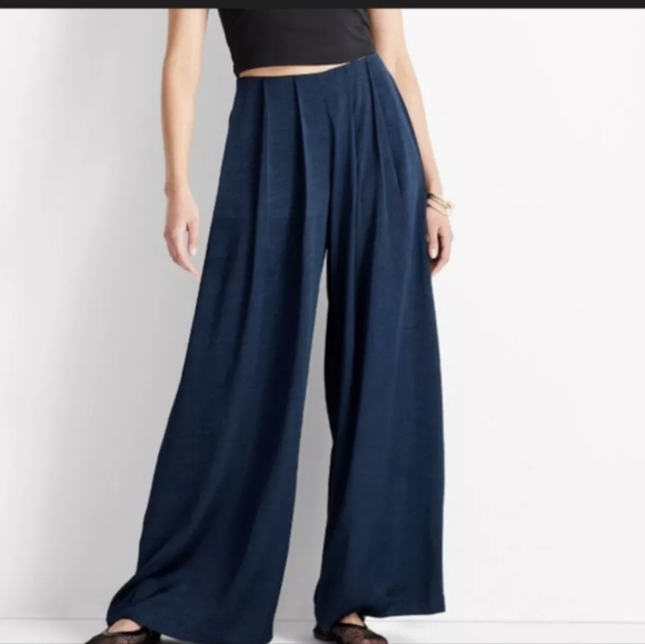 Future Collective Pants - NWT Elegant Navy Wide-Leg Pants Size M